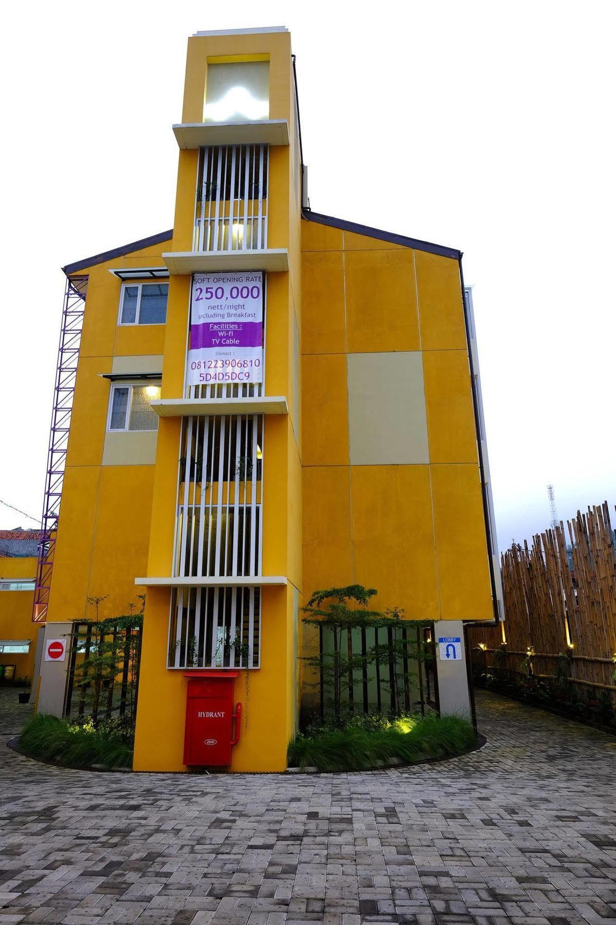 Tibera Hotel Ciumbuleuit Bandung Exterior photo