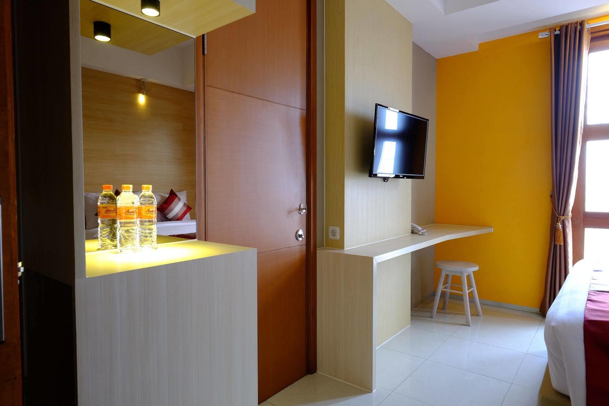Tibera Hotel Ciumbuleuit Bandung Exterior photo