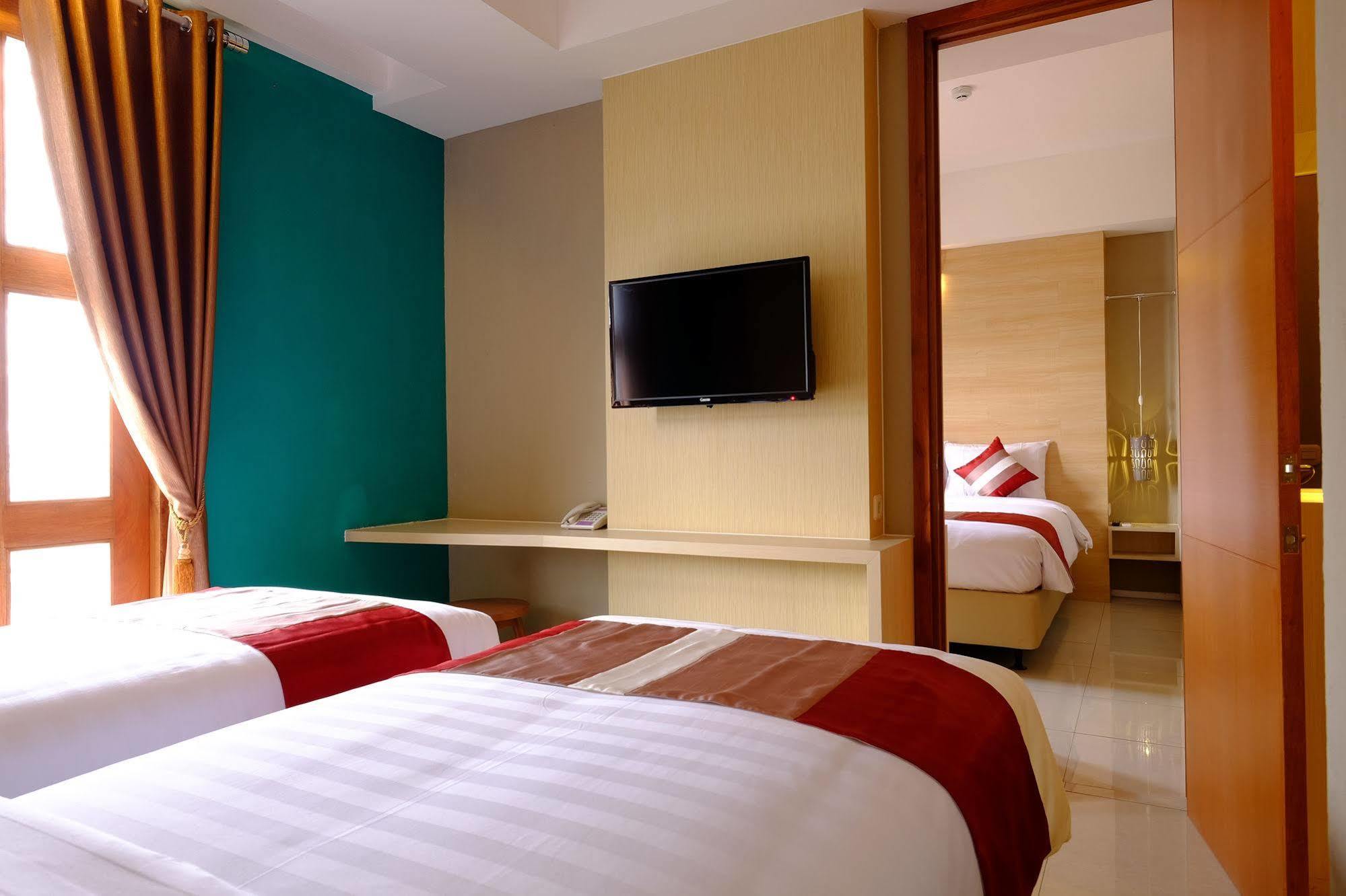 Tibera Hotel Ciumbuleuit Bandung Exterior photo