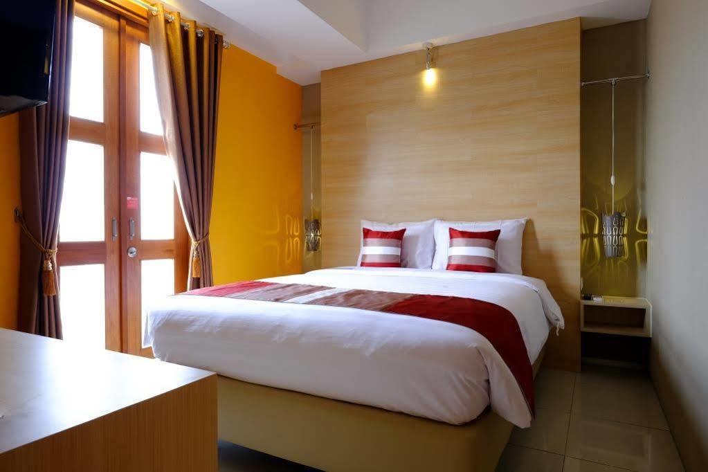 Tibera Hotel Ciumbuleuit Bandung Exterior photo